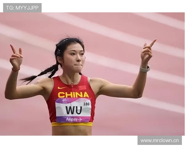 吴艳妮训练间喝水都像女明星，普通人根本get不到那节奏感